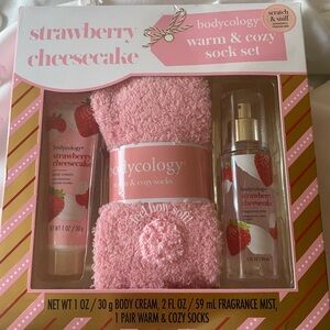 Bodycology Strawberry Cheesecake Body Care Set - Pink